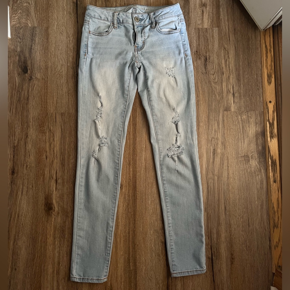 American Eagle Super Stretch Distressed Jegging